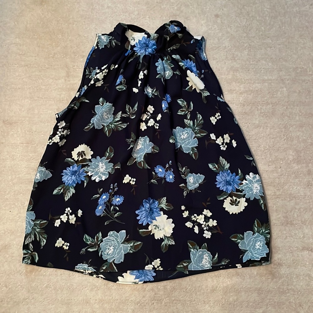 NWOT Ann Taylor many floral blouse, L